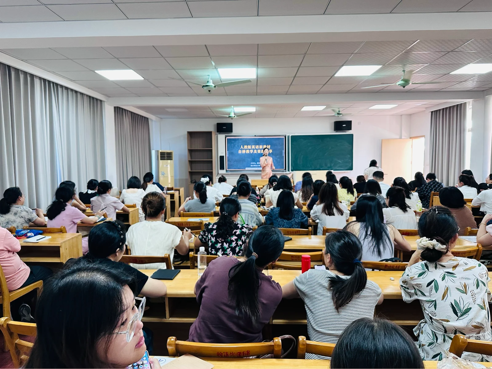 小学英语教师培训现场